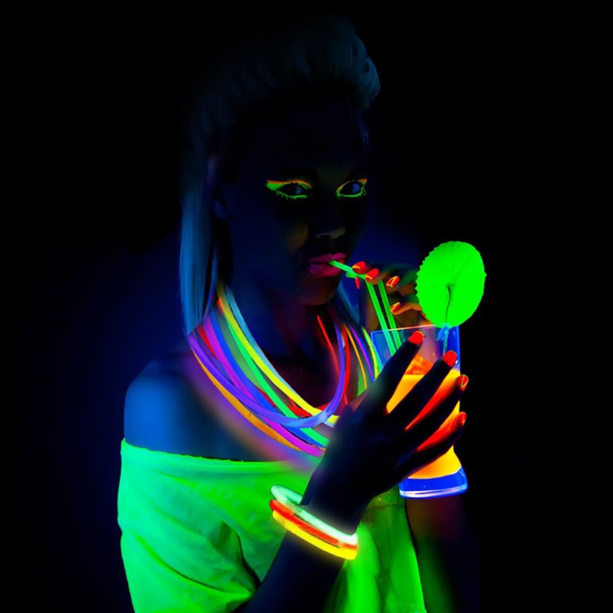 820 pcs Glow Sticks Bulk, Glow in The Dark Party Supplies, Festival Accessories & More, Bulk Party Favors, Camping Games, Party Favors, Emergency Supplies
