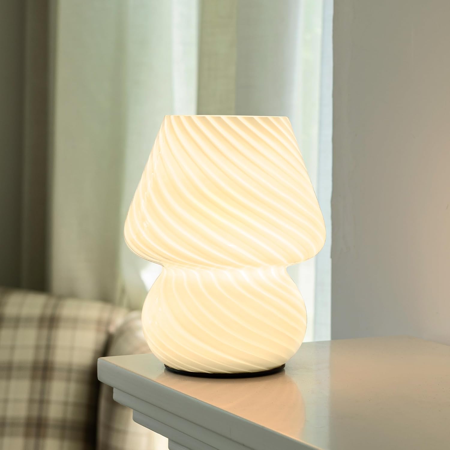 ULAROOM Battery Operated Mushroom Lamp - Vintage Small Table Lamp with Timer, Cordless Bedside Nightstand Lamp, Glass Battery Powered Lamp for Bedroom Kitchen Living Room Shelf Decor Aesthetic White