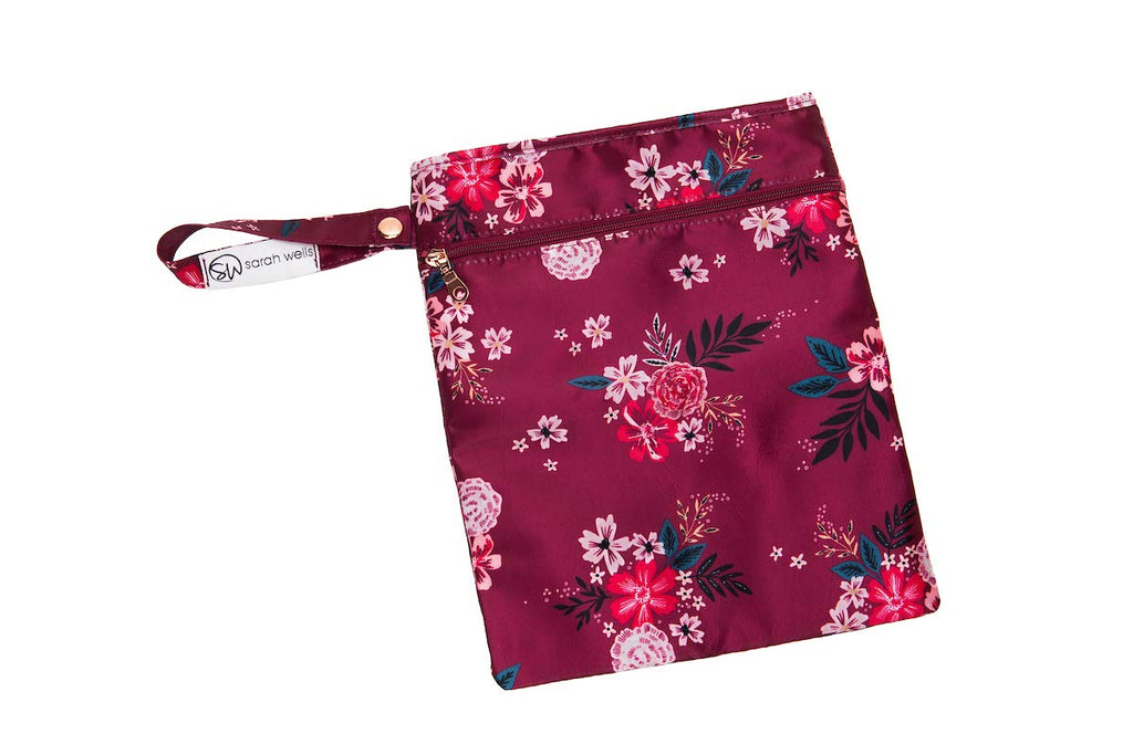 Sarah Wells Pumparoo Wet/Dry Bag with Staging Mat (Berry Bloom)