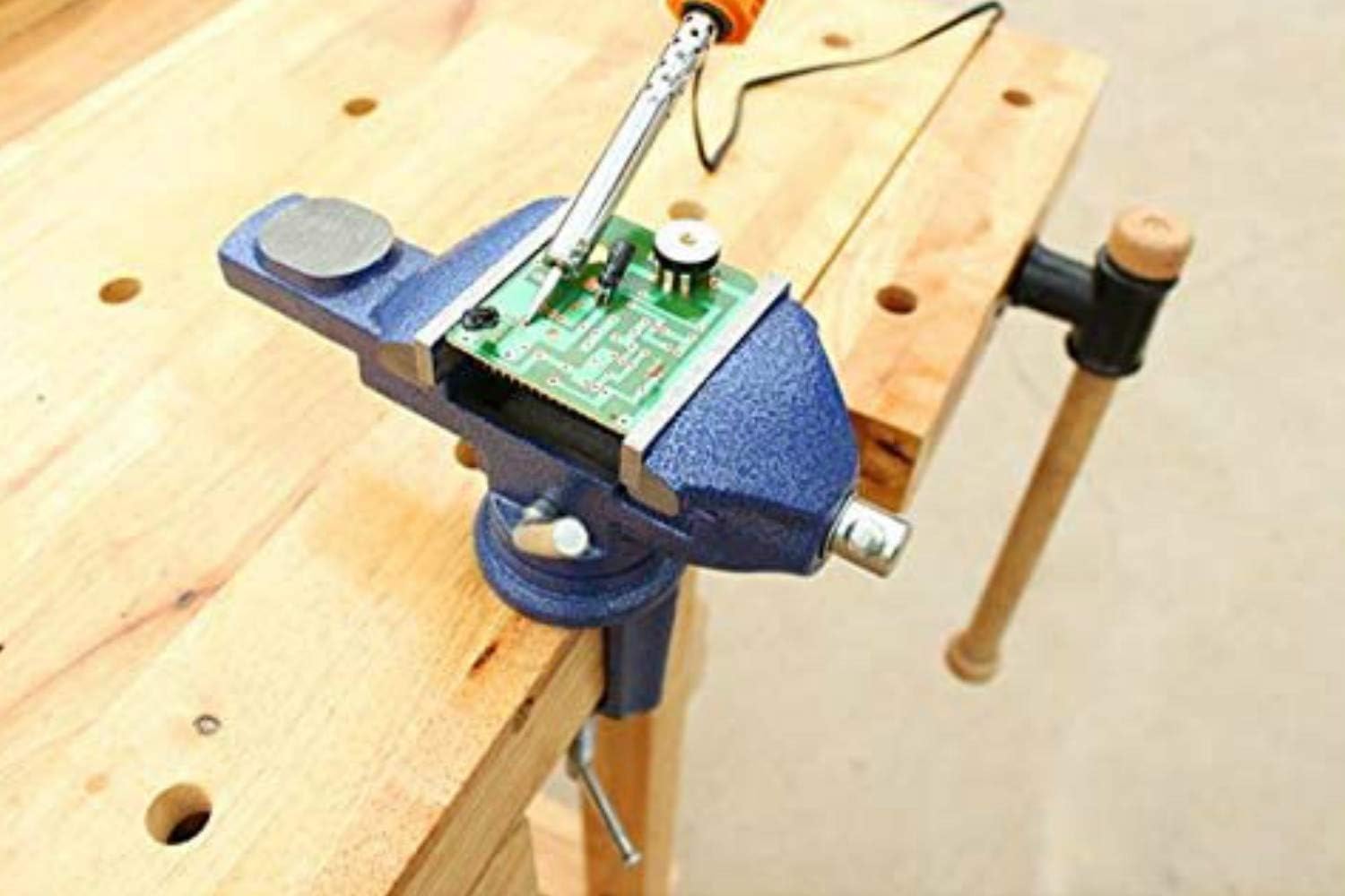 360° Rotating Bench Vise, 2.5'' Cast Iron Table Vise Clamp for Woodworking, Hobby, DIY Craft (Clamping Range: 0-2.5inch)