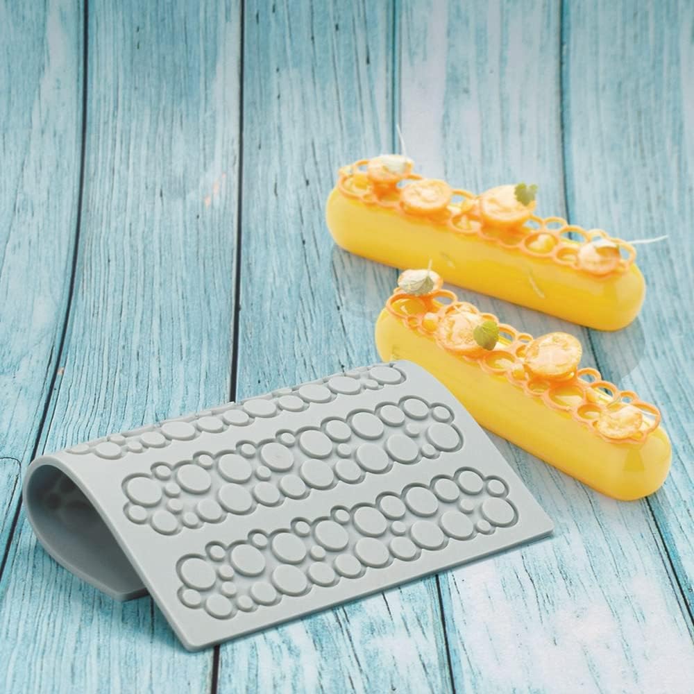Hollow Leaf Silicone Molds Lover Heart Chocolate Molds Geometry 3D Silicone Mould Chocolate Candy Leaf Mold Sugar Craft Cake Decoration Cupcake Top (D_Circle_6.2 * 5.16 * 0.12inch)