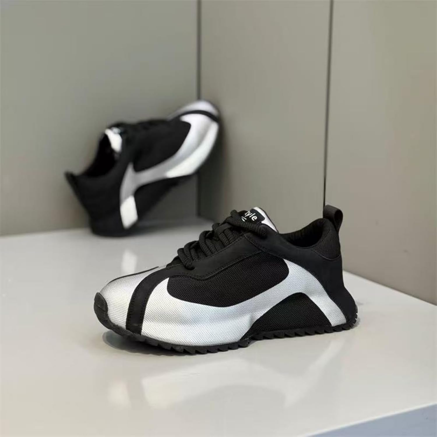 Men's Fashion Sports Running Shoes with Laces - Non-Slip Outdoor Fitness Sneakers for Teenagers - All-Season Versatile Athletic Footwear for Active Lifestyle