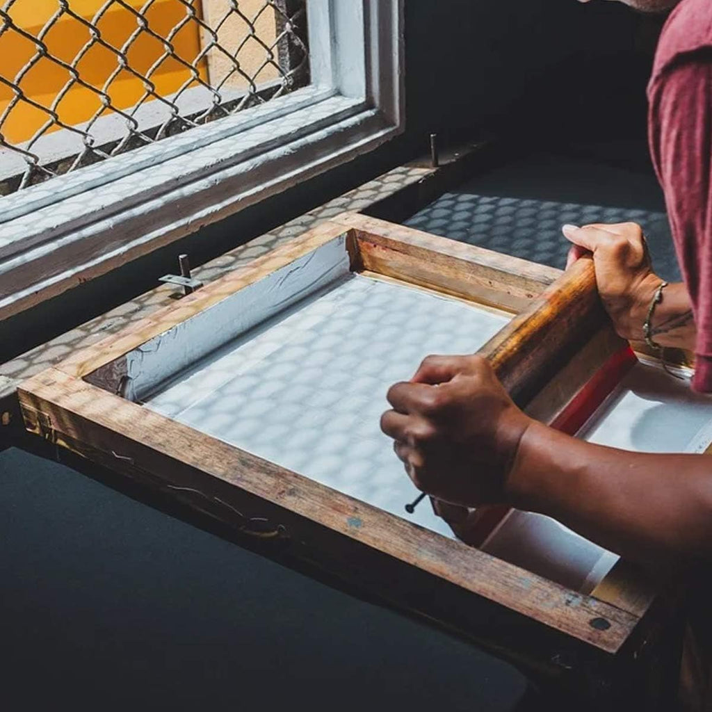 Worown 1 Piece 8 x 10 Inch Wood Silk Screen Printing Frame with 110 White Mesh and 1 Piece 4 x 6 Inch Screen Printing Squeegee