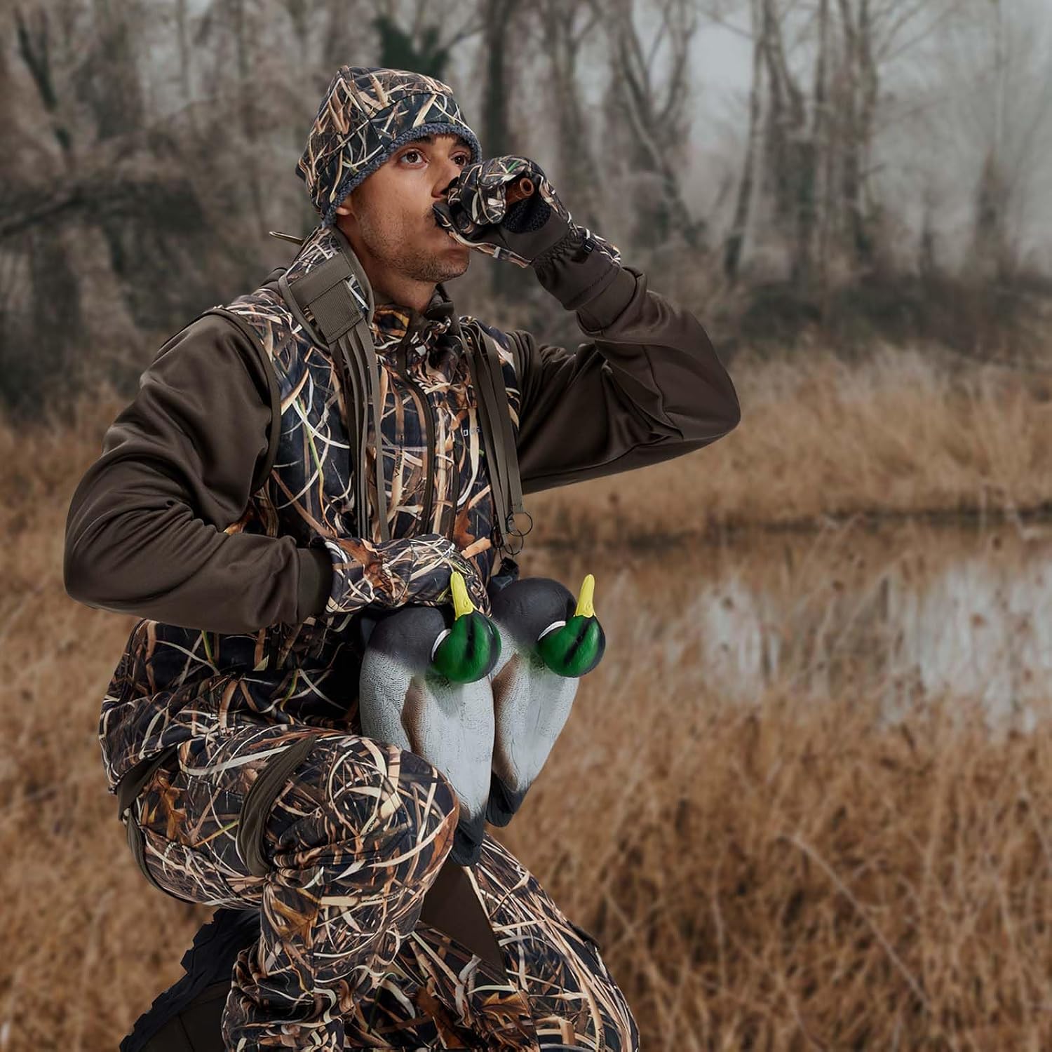 LOOGU Mens Camo Hunting Vest Water-Resistant Sleeveless Jacket with Pockets for Outdoor Fishing Hiking