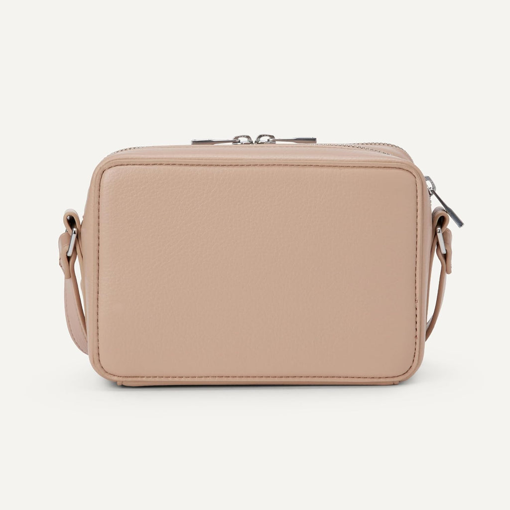 Amazon Essentials Women's Boxy Crossbody Bag