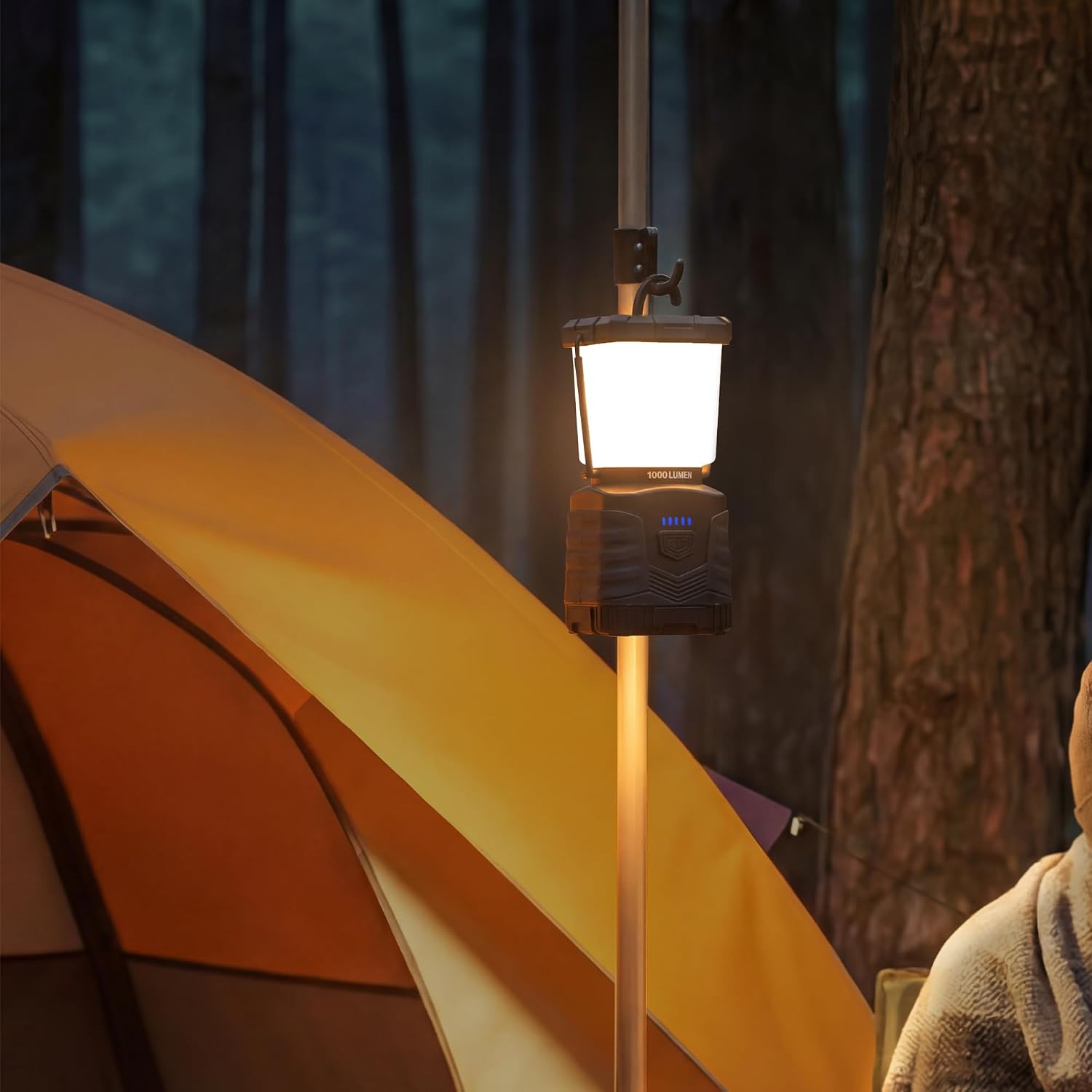 Amazon Basics Camping Essentials Lantern, 360-Degree 1000 Lumen LED, Adjustable Dimmable with 4 Lighting Modes, Water Resistant IPX4, Black (Batteries Not Included)