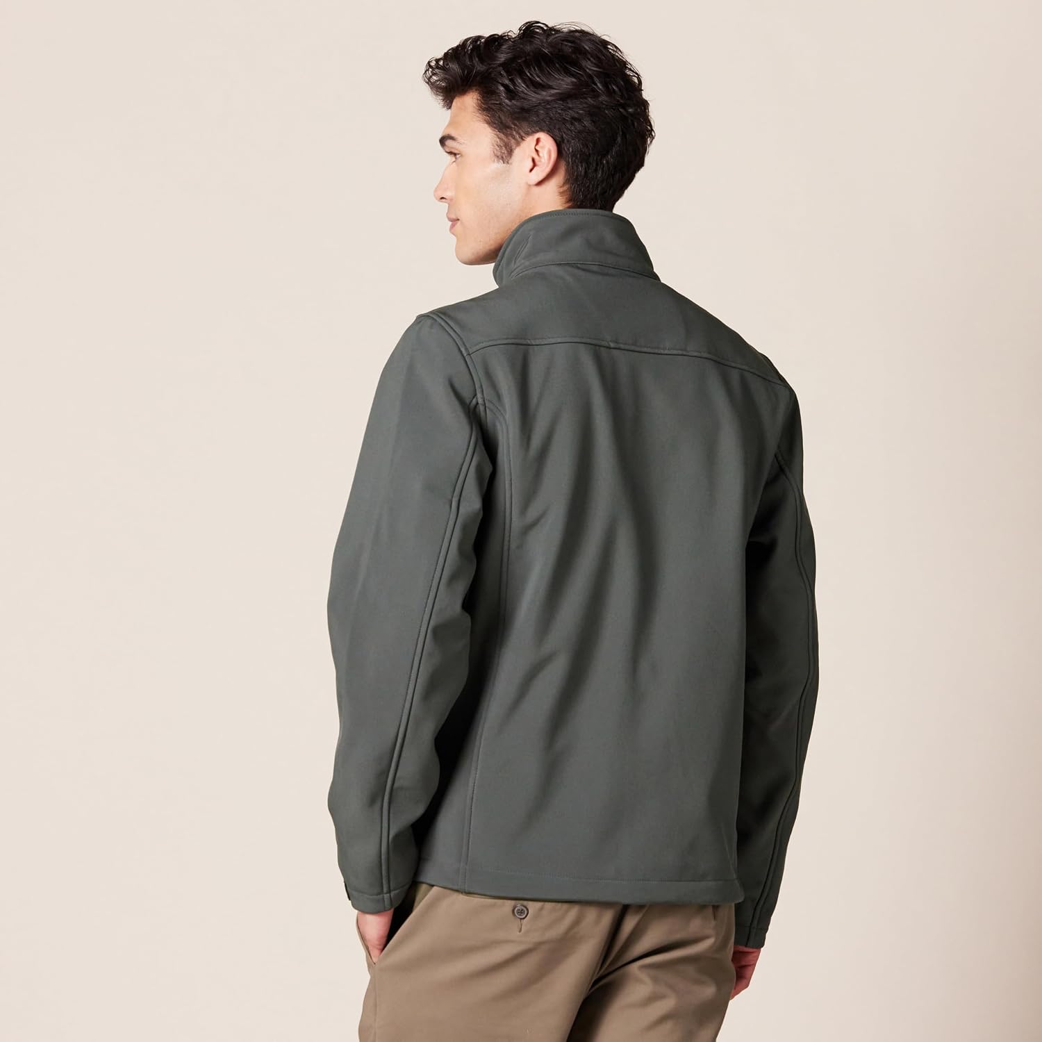 Amazon Essentials Men's Water-Resistant Softshell Jacket