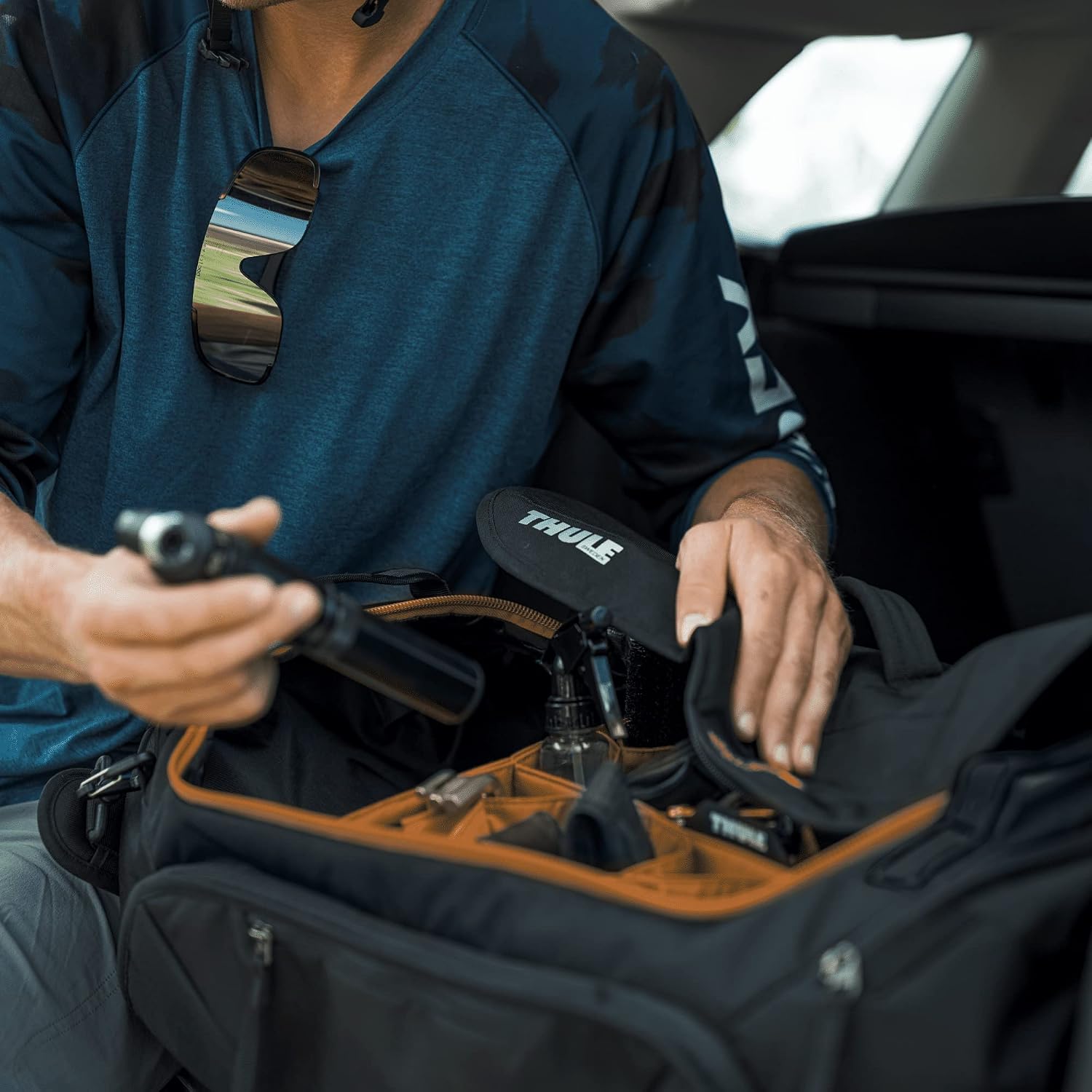 Thule RoundTrip 80L Duffel - Storage compartments to Organize and Protect Gear - Boot Bag for ski and Snowboard Travel - Soft Pocket for Goggles and Helmet - Dry Bag Included