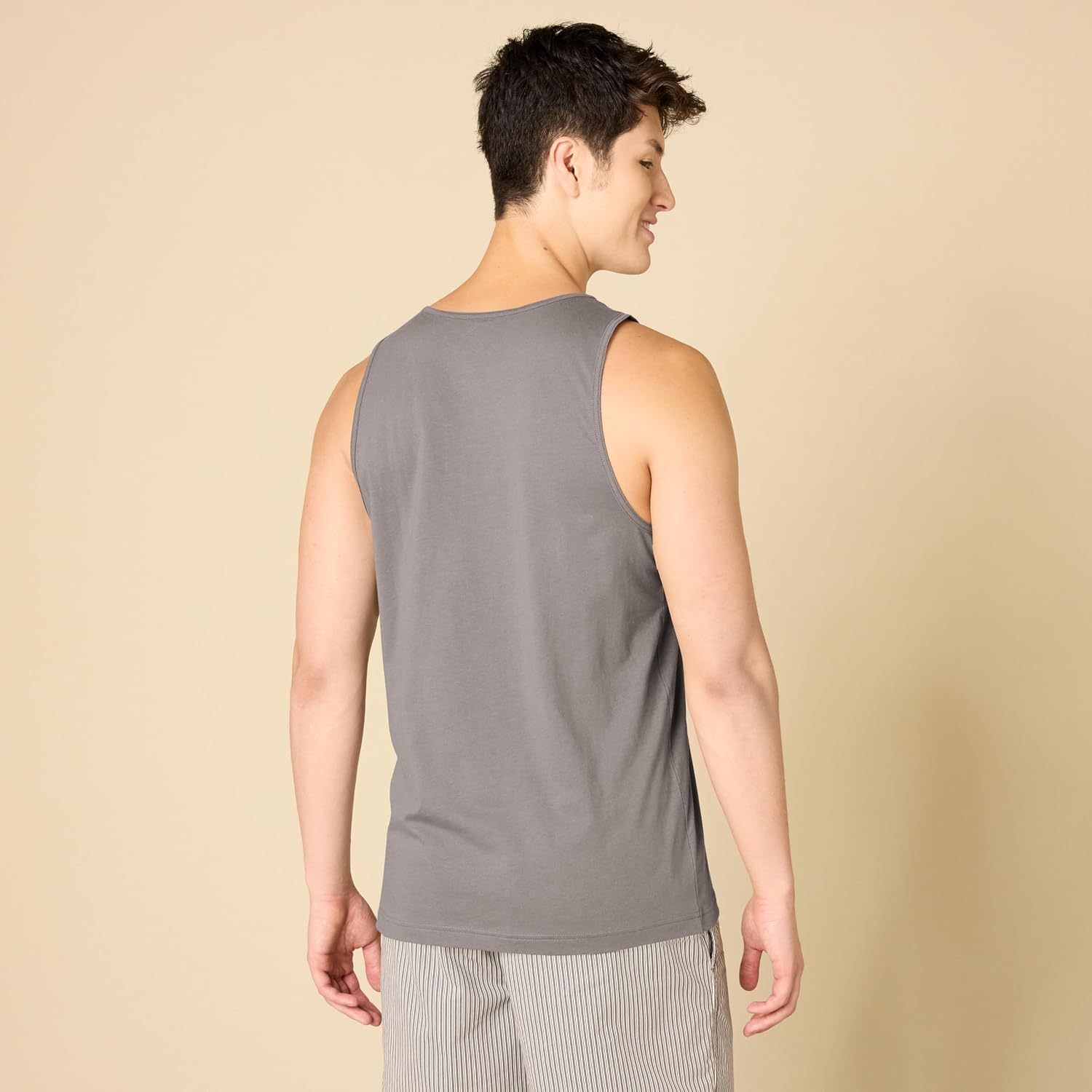 Amazon Essentials Men's Regular-Fit Sleeveless Tank Tops