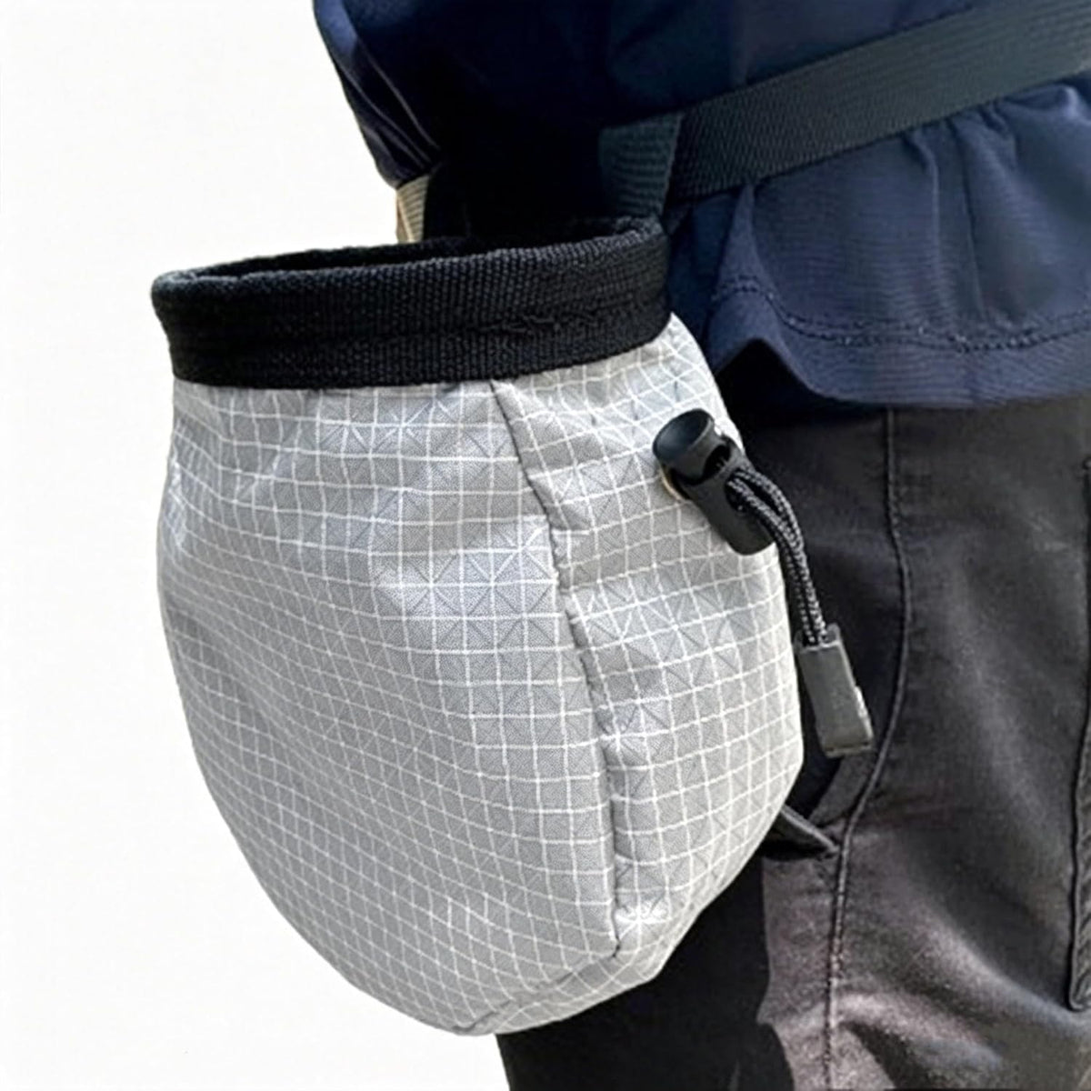 Rock Climbing Chalk Bag, 210D High-Tensile Polyethylene Durable Chalk Bag with Fleece Lining & Adjustable Belt, for Bouldering, Gym, Weightlifting