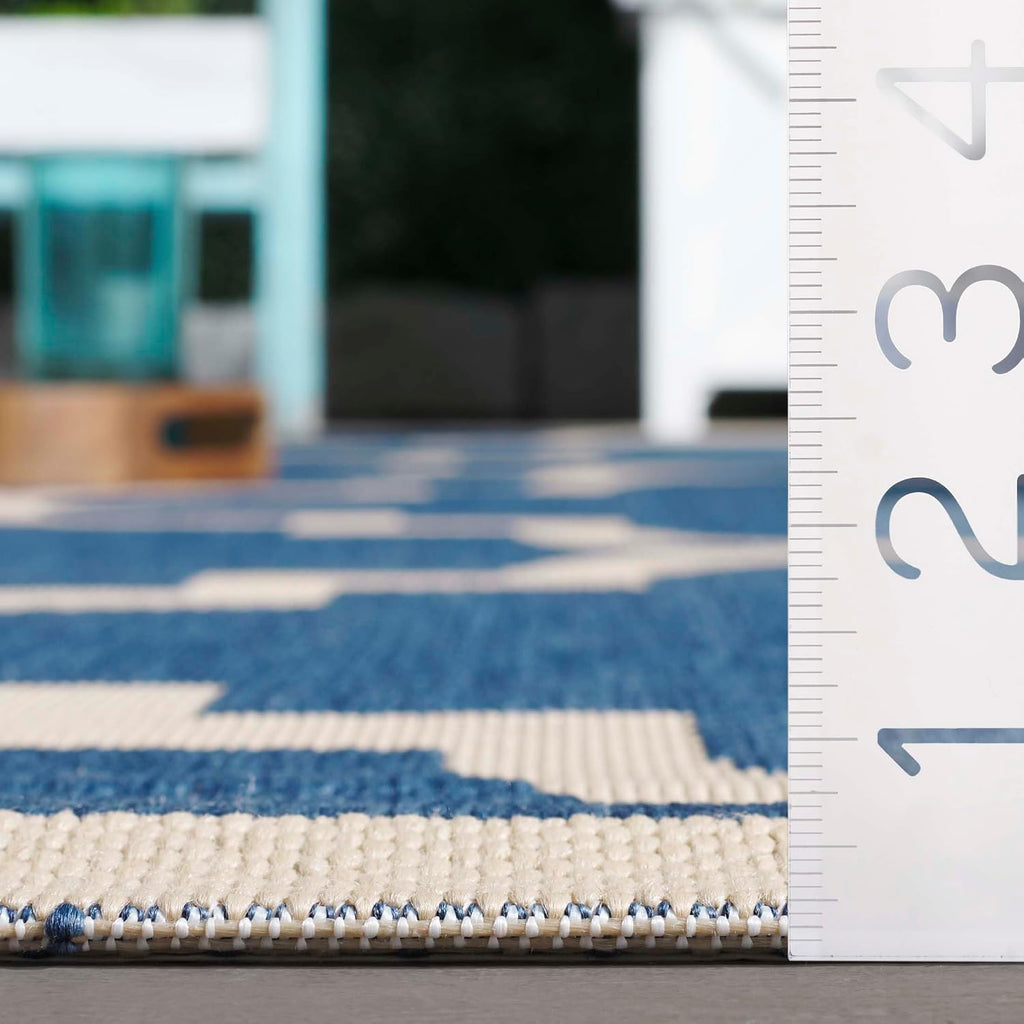 SAFAVIEH Washable Rug Outdoor Courtyard Collection - 2' x 3'7", Blue & Beige, Non-Shedding & Easy Cleaning, Ideal for Patio, Front Door, Entryway, Doormat (CY6243-243)