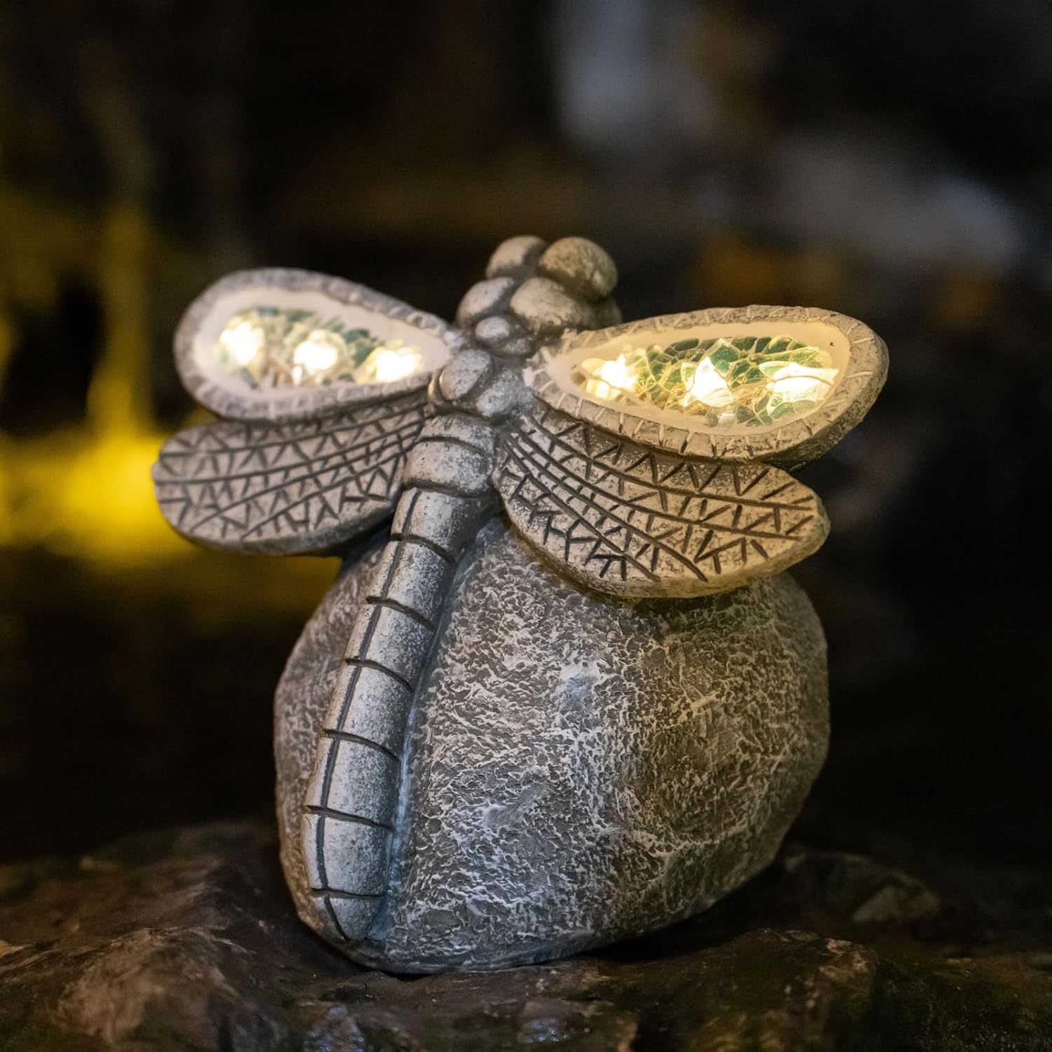 Rezpuao Garden Statue Dragonfly,Solar Dragonfly Decor for Outdoor,Resin Dragonflies Figurine with Solar Light for Patio,Balcony,Yard,Lawn Ornament,Perfect Garden Gift