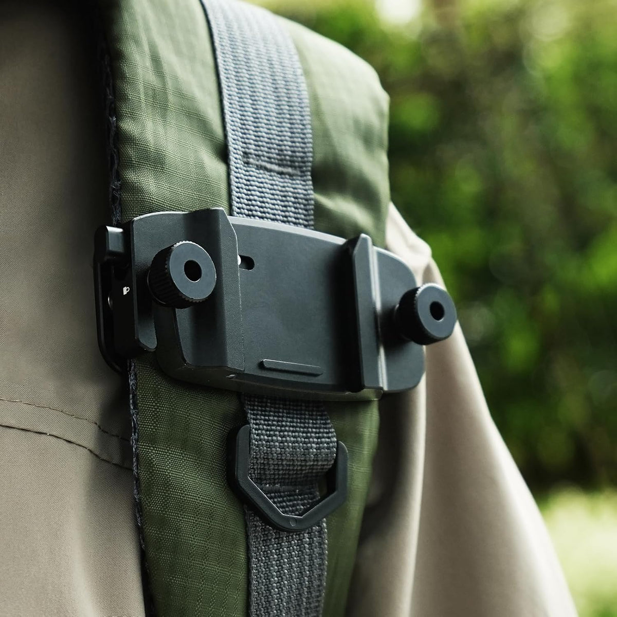 APEXEL Binoculars Backpack Clip with 38mm Quick Release Plate, Attaches to Straps and Belts, CNC Aluminum Binocular Carrying System with 1/4" Screw for Tripod, Binoculars Accessories Also for Cameras