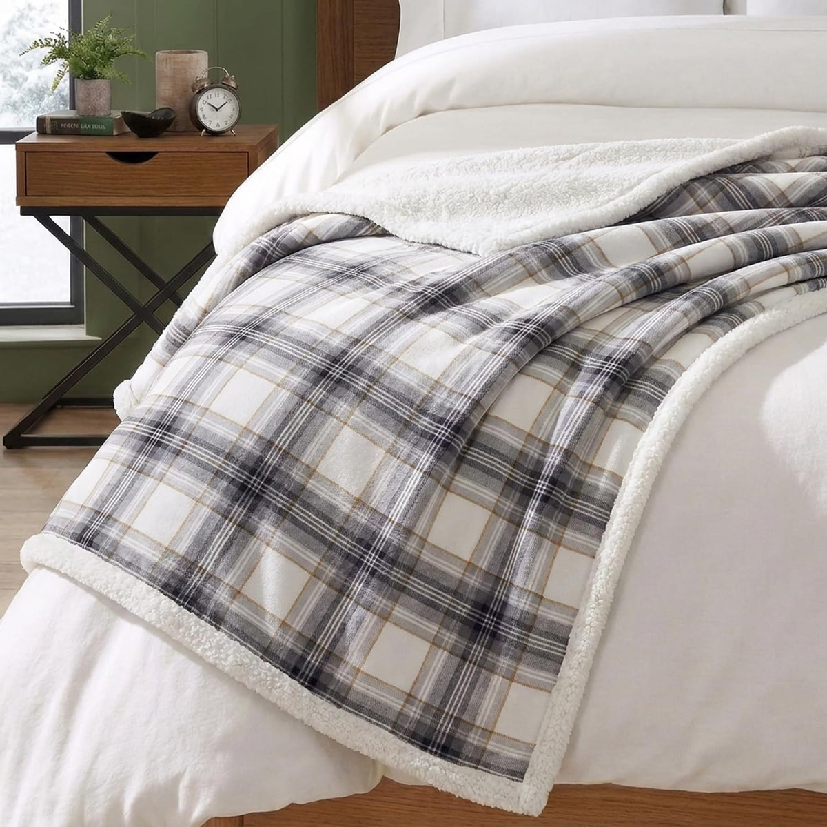 Eddie Bauer - Sherpa Reverse Throw Blanket for Bed or Couch, 50 x 70
