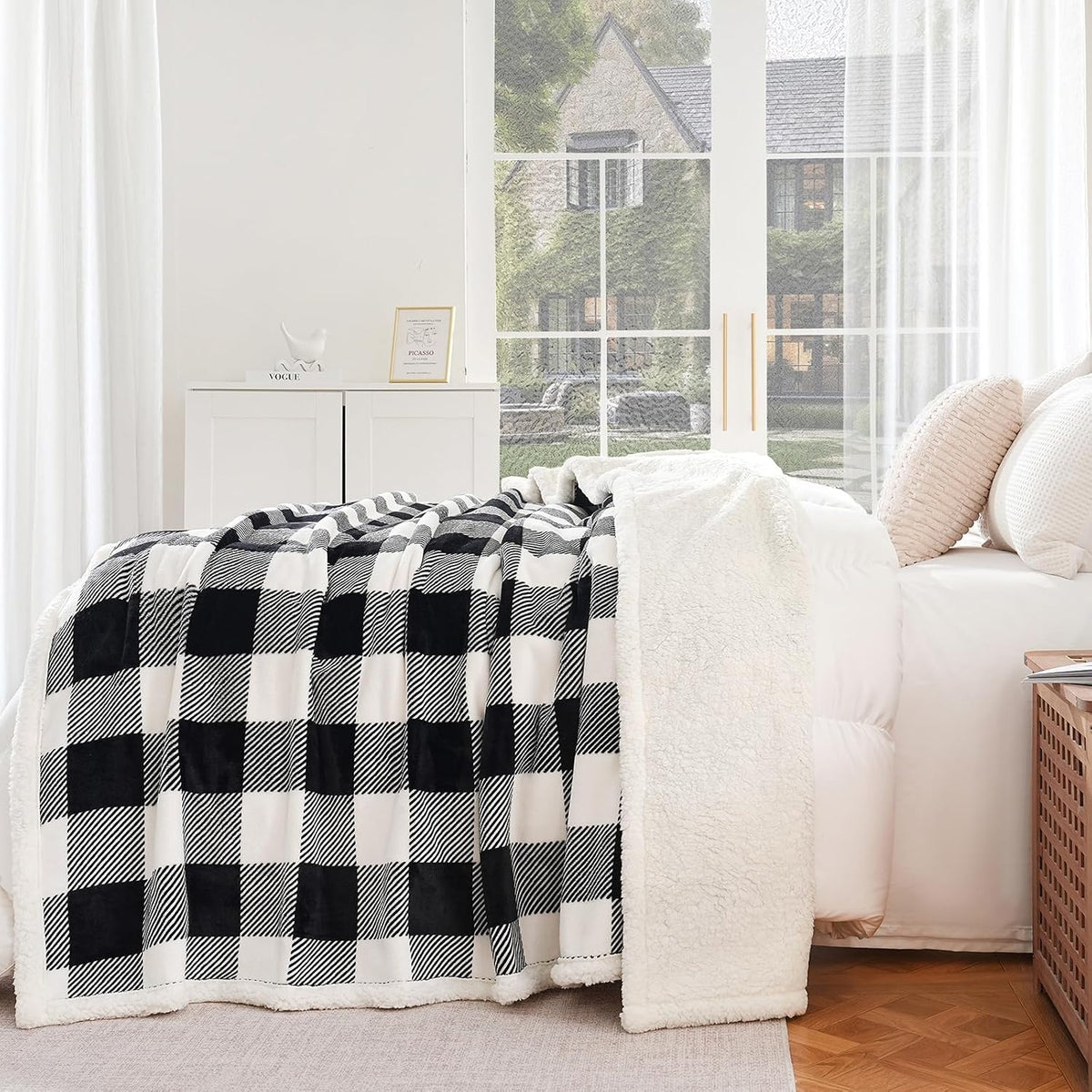 PU MEI Sherpa Fleece Throw Blanket 60" x 80" Reversible Plush Fluffy Large Big Blanket Lattice Flannel Blankets for All Season Use, Black and White