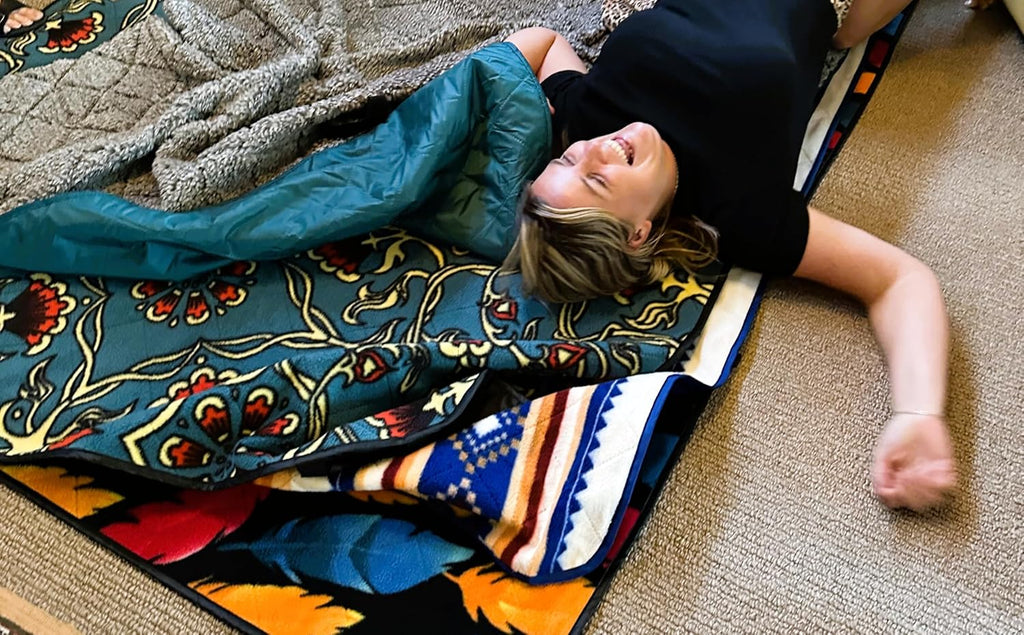 DOWN UNDER OUTDOORS Waterproof 350 GSM Fleece or Sherpa Stadium Blanket