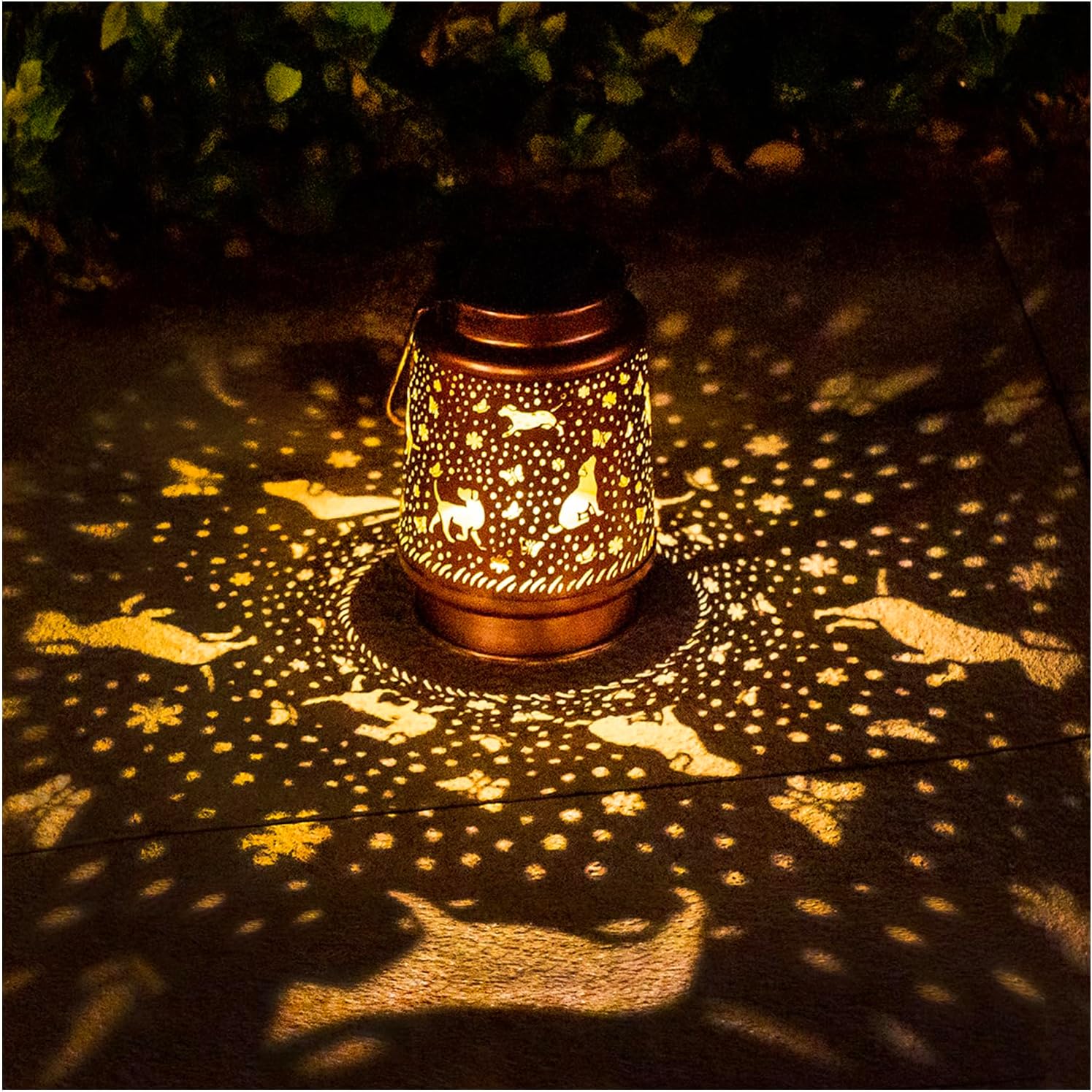 Dog Solar Lanterns Outdoor Waterproof Hanging Solar Lights Labrador Dog Gifts for Women Men Metal Decorative LED Lanterns for Yard, Patio, Lawn, Pathway, Landscape, Garden Decor, Dog Lovers Gifts