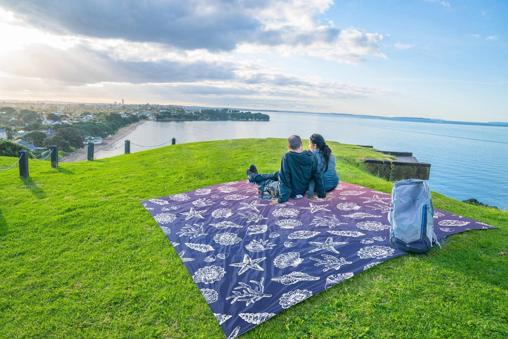 WEKAPO Beach Blanket Waterproof Sandproof Oversized, Extra Large Beach Mat Sand Free, Lightweight & Compact Sand Free Mat with 5 Stakes & 4 Corner Pockets