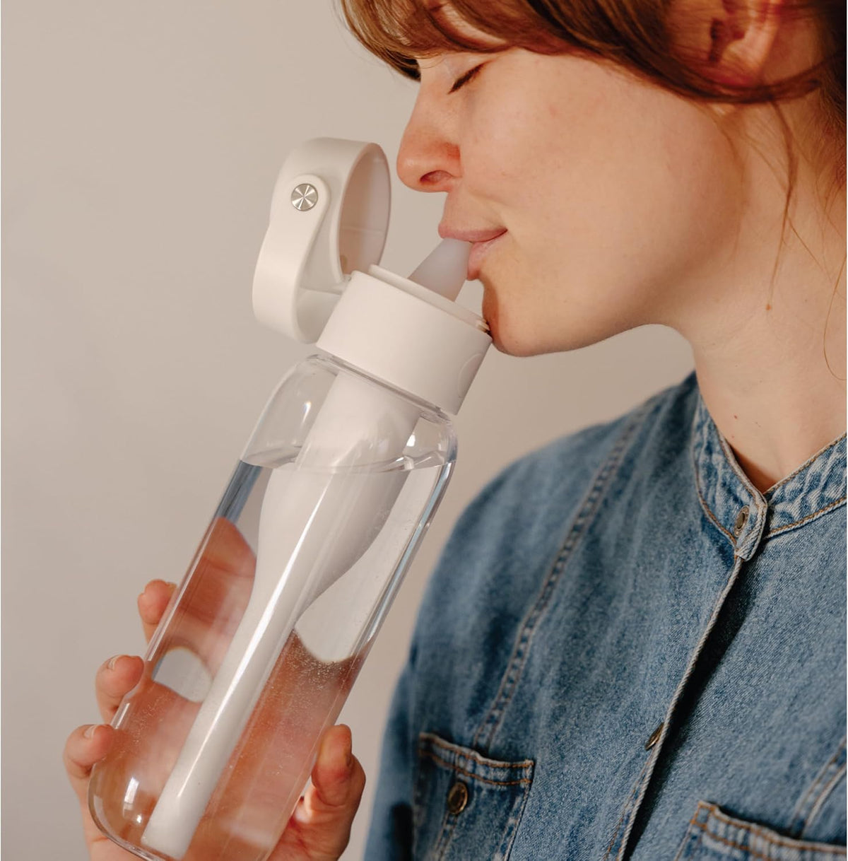 Aquagear Water Filter Bottle BPA-Free, 22oz Capacity, Removes Chlorine, PFOA/PFOS Forever Chemicals, 40 Gallon Filter Life, White