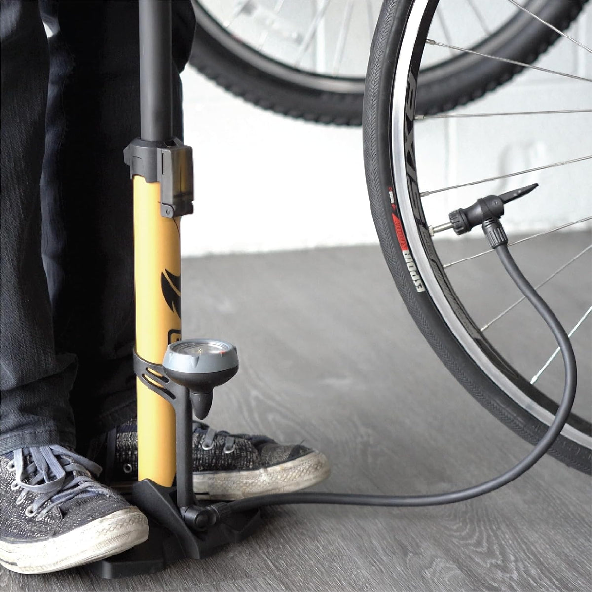 BV Bicycle Pump Durable Bike Floor Pump 17/24 inch Smart Valve Head, 160 psi, Automatically Reversible Presta and Schrader