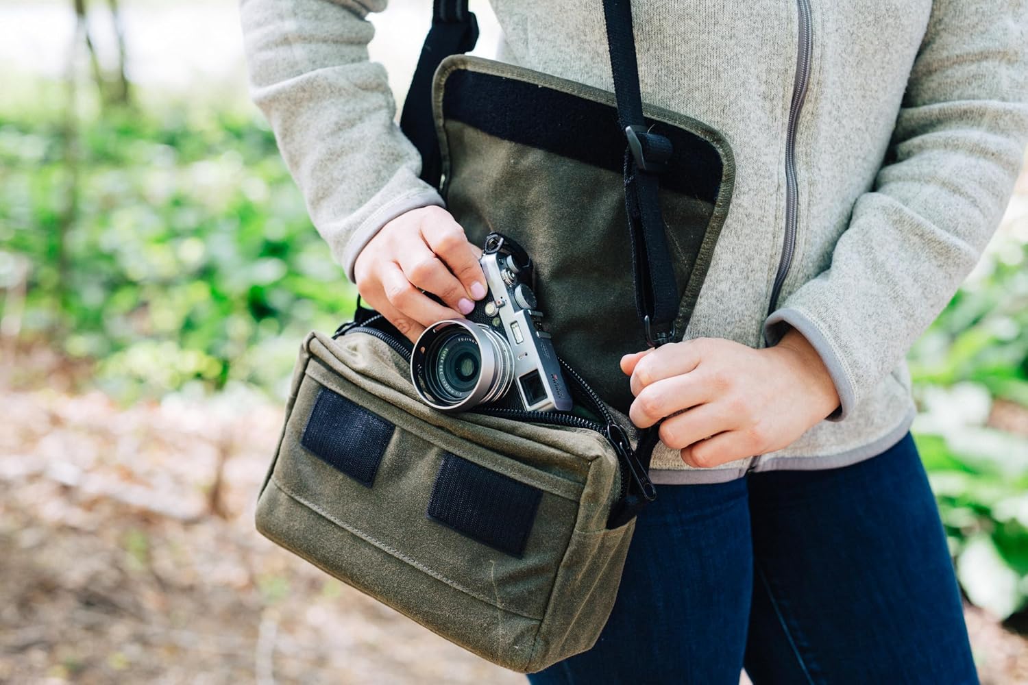 Domke F-5XB Crossbody Small Camera Bag for 1 Mirrorless Camera, Black
