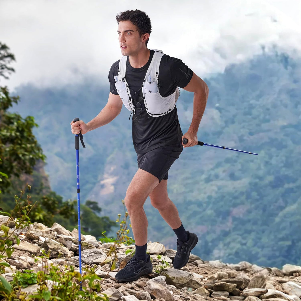 Running Hydration Vest 5L, Running Backpack with 2x500ml Soft Flask