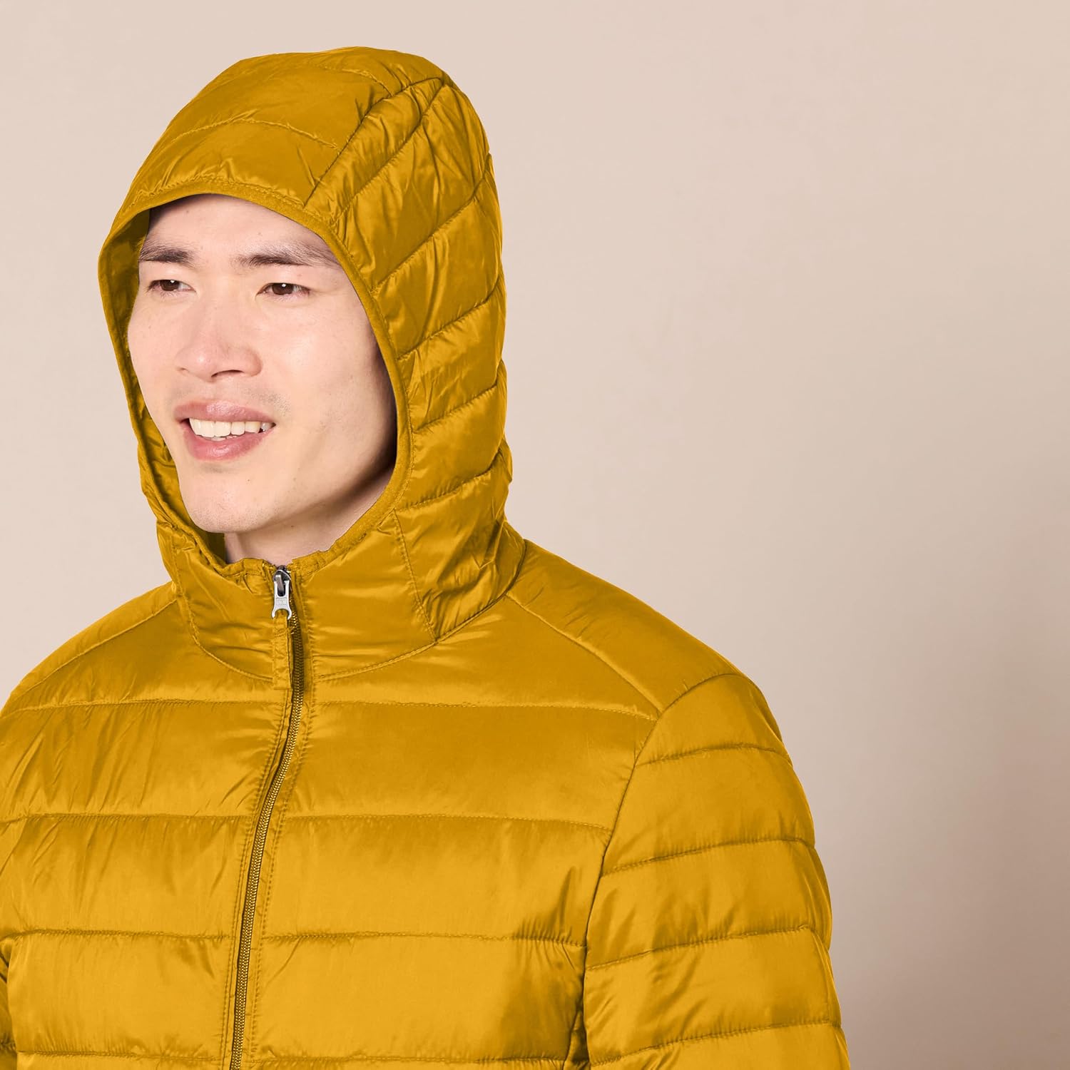 Amazon Essentials Men's Lightweight Water-Resistant Packable Hooded Puffer Jacket