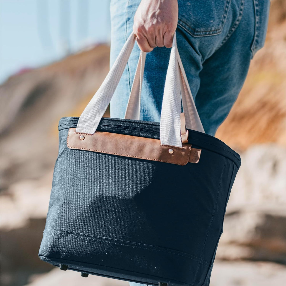 CleverMade Malibu Luxe Collapsible Cooler, 18 Can (25 lbs) - Leeward Navy