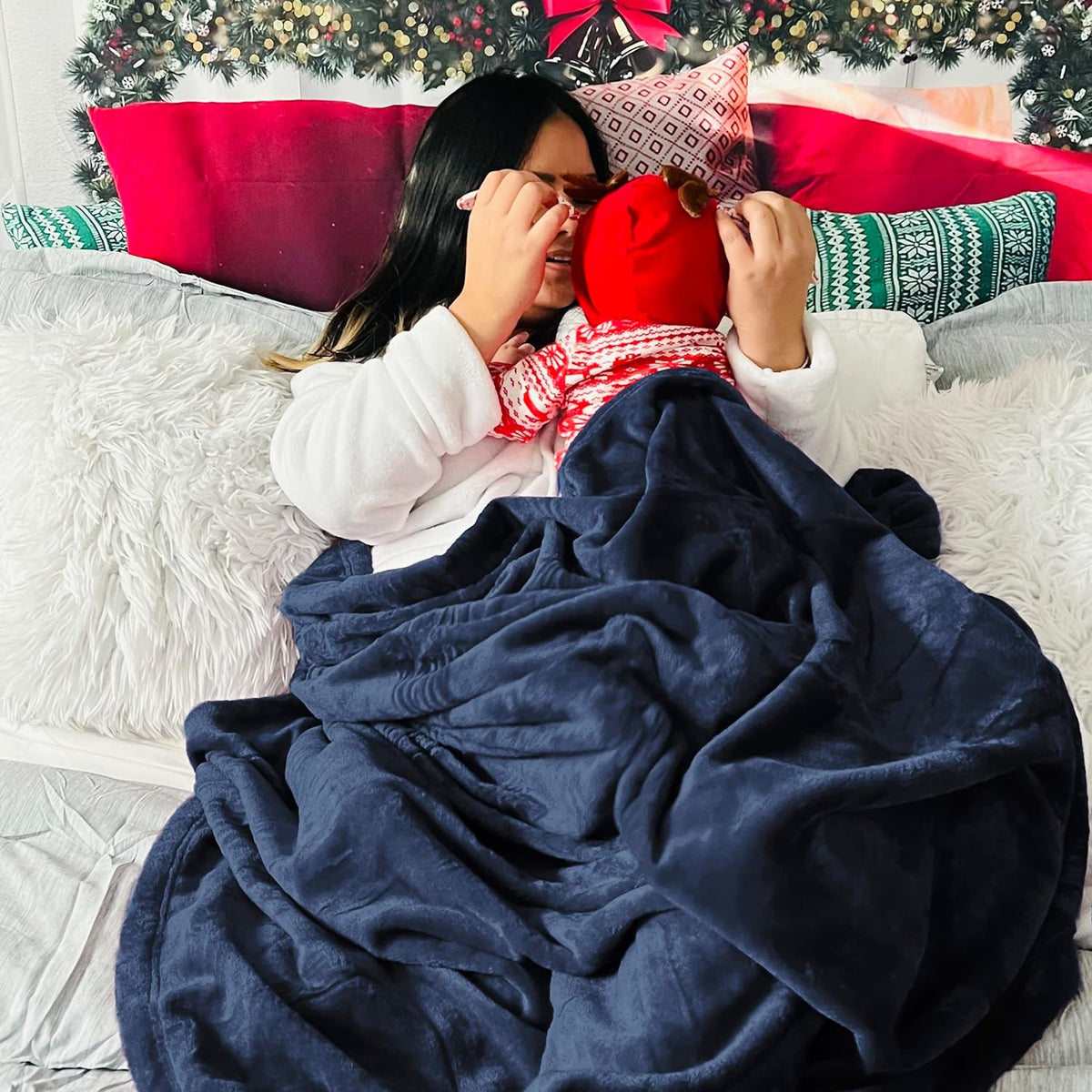 Bedsure Soft Cozy Warm Fleece Throw Blanket for Couch 300GSM Navy 50"x60"