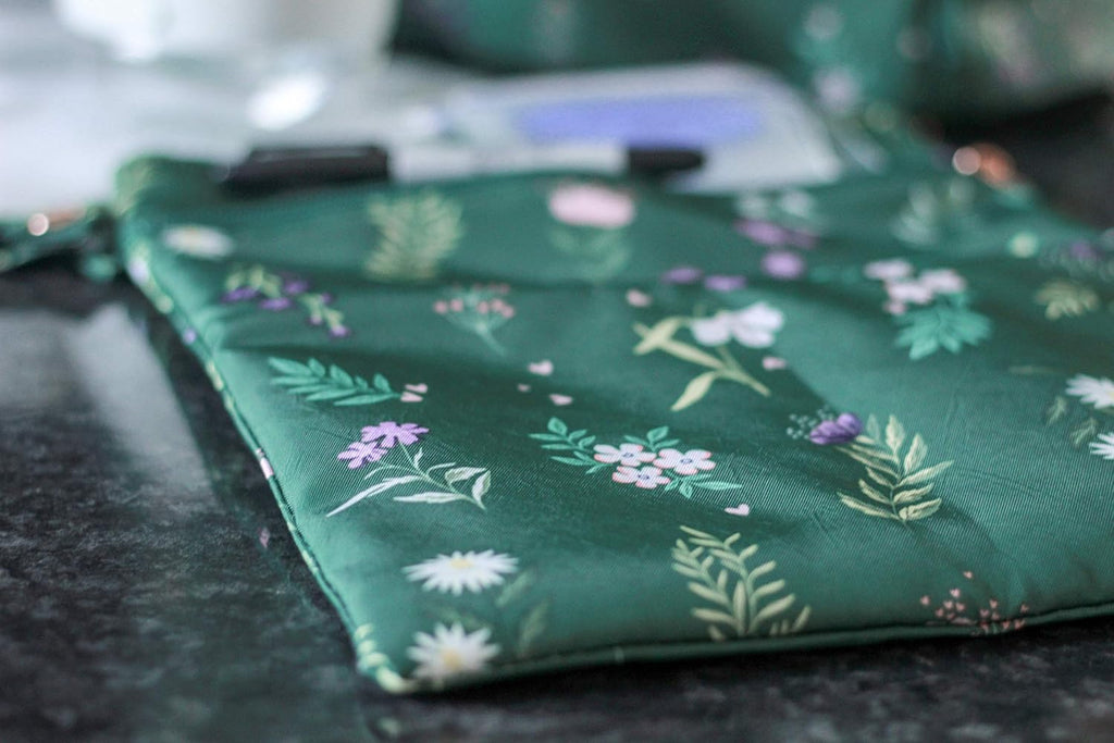 Sarah Wells Pumparoo Wet/Dry Bag with Staging Mat (Olive You)
