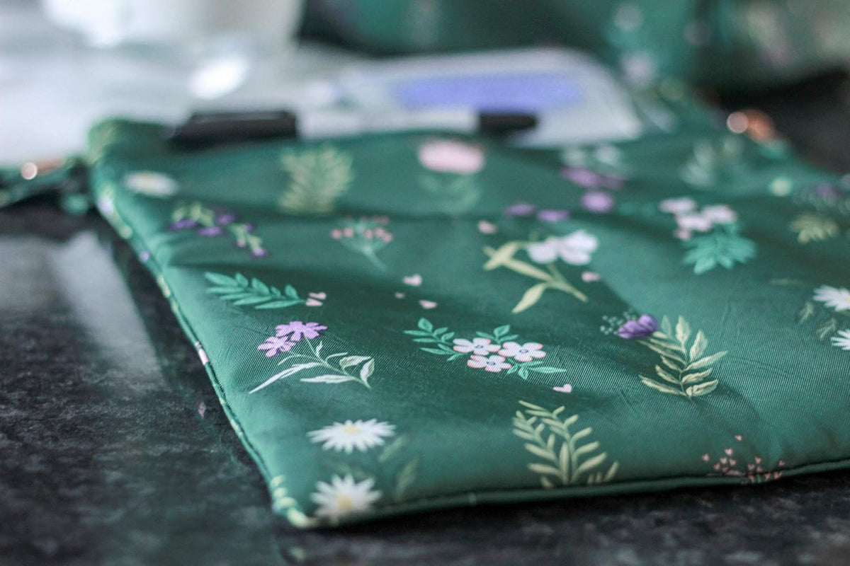 Sarah Wells Pumparoo Wet/Dry Bag with Staging Mat (Olive You)