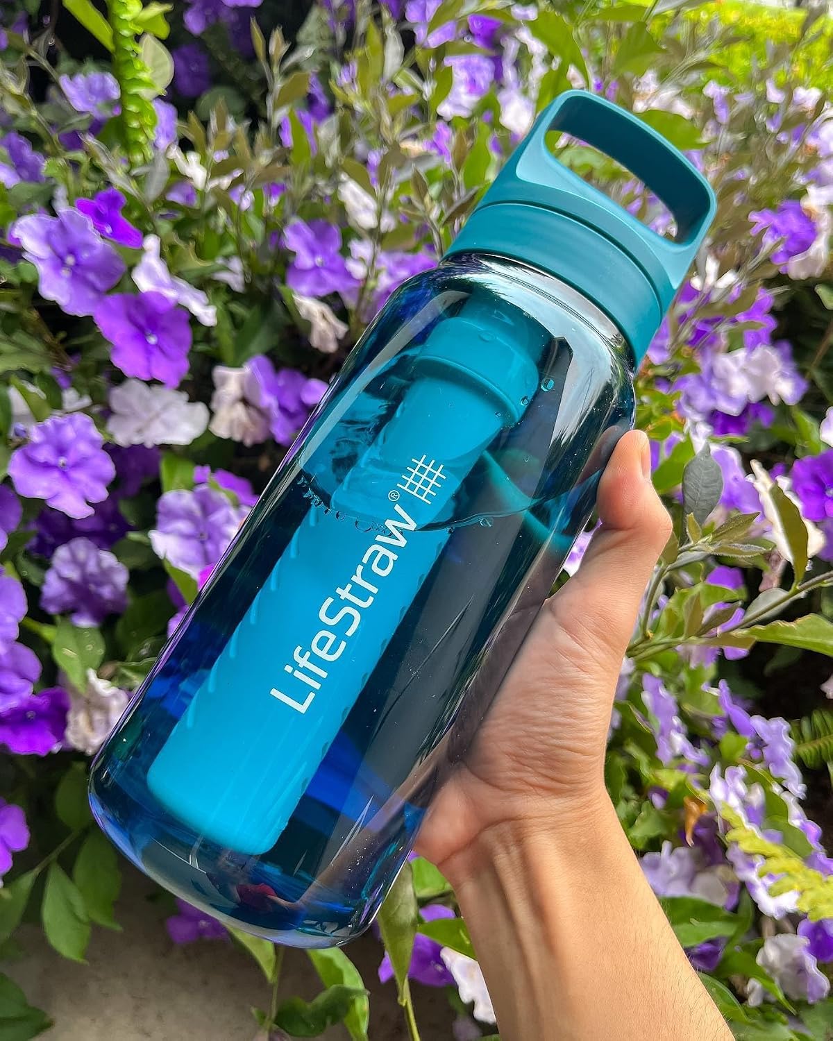LifeStraw Go Series – BPA-Free Water Filter Bottle for Travel and Everyday use removes Bacteria, parasites and microplastics, Improves Taste, 1L Laguna Teal