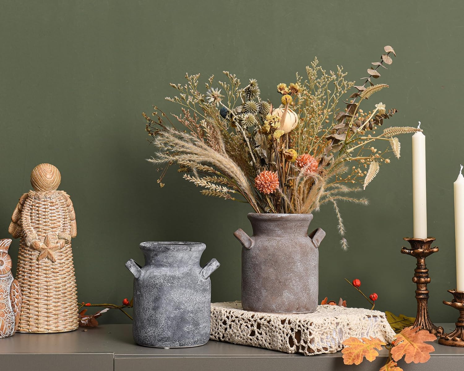 Quoowiit Ceramic Rustic Farmhouse Vase, Distressed Decorative Flower Vases for Home Decor, Ideal Shelf Decor, Boho Vase for Living Room Bedroom Kitchen Office Centerpiece Table Decorations