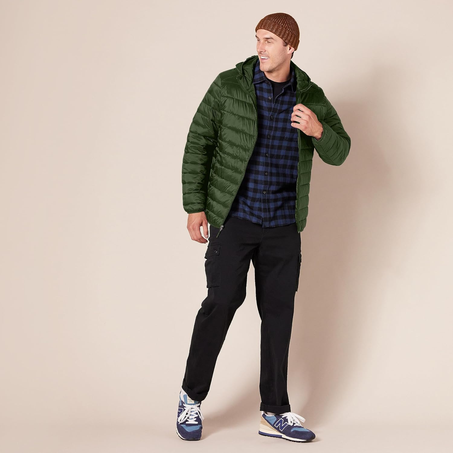 Amazon Essentials Men's Lightweight Water-Resistant Packable Hooded Puffer Jacket