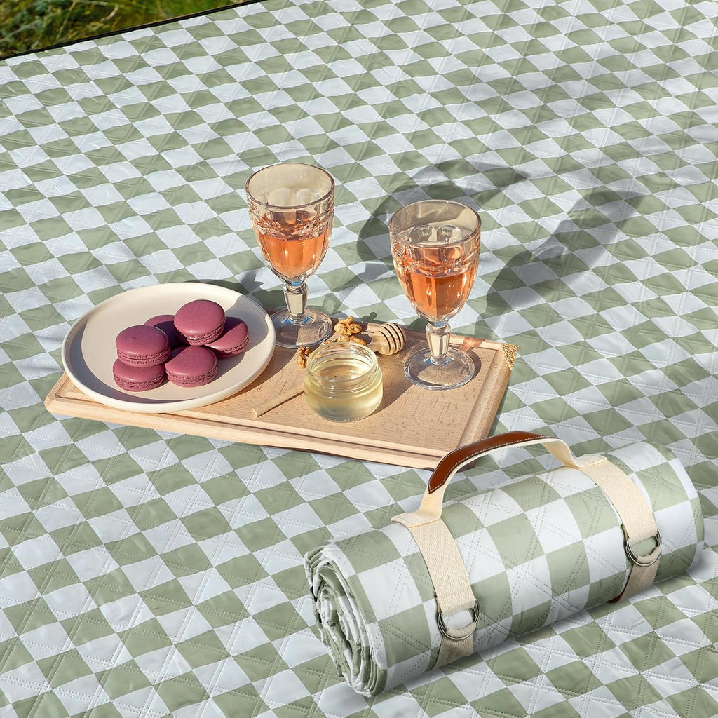 Nuanchu Checkered Picnic Blanket Extra Large Outdoor Blanket Sandproof 80"x80" Waterproof Portable Machine Washable 3 Layer Thick Gingham Picnic Mat for Beach Camping Park Grass Travel(Grass Green)