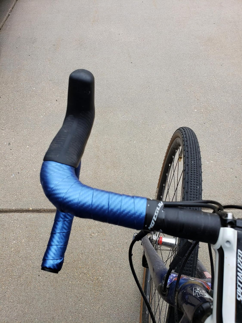 Bicycle Handlebar Tape for Road Bikes, Anti-Slip Drop Bar Tape with Shock Absorption, Comfortable EVA Handlebar Wrap, Self-Adhesive Cycling Bar Tape, Anti-Vibration Grip, Includes Bar End Plugs, Blue