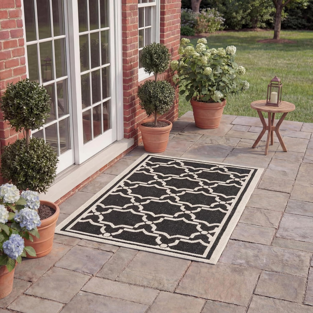 SAFAVIEH Courtyard Collection CY6916 Indoor/ Outdoor Non-Shedding Easy Cleaning Patio Backyard Porch Deck Mudroom Accent Rug, 2' x 3'7", Black / Beige