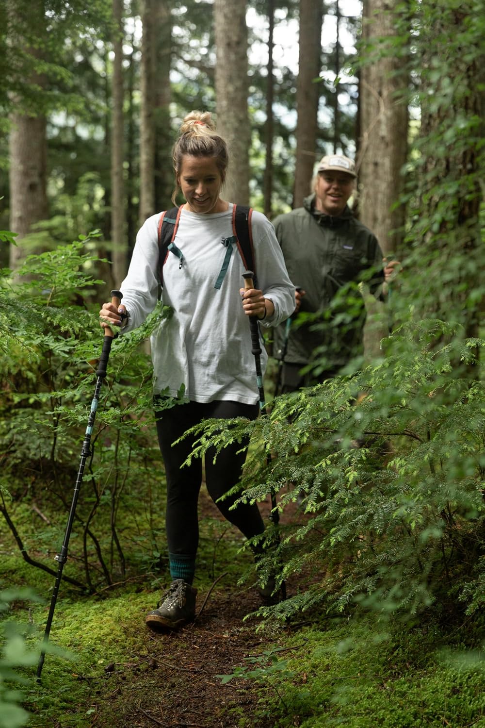 Cascade Mountain Tech Lightweight Aircraft-Grade Aluminum Trekking Poles with Extended Down Grip Plus Tip Kit