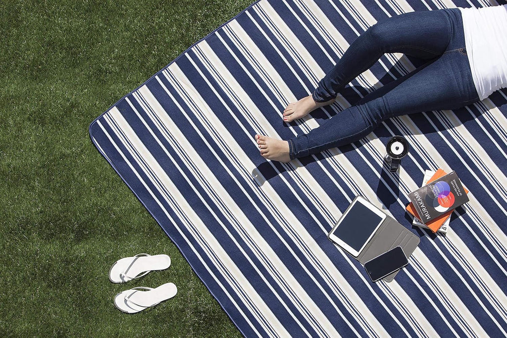 ONIVA Blanket Tote XL Outdoor Picnic Blanket, 70"x80" Foldable Beach Blanket with Fleece Top, Water-Resistant Backing, Strap & Pocket, Portable Mat for 4-5 People by Picnic Time (Blue Stripe/Navy Flap)
