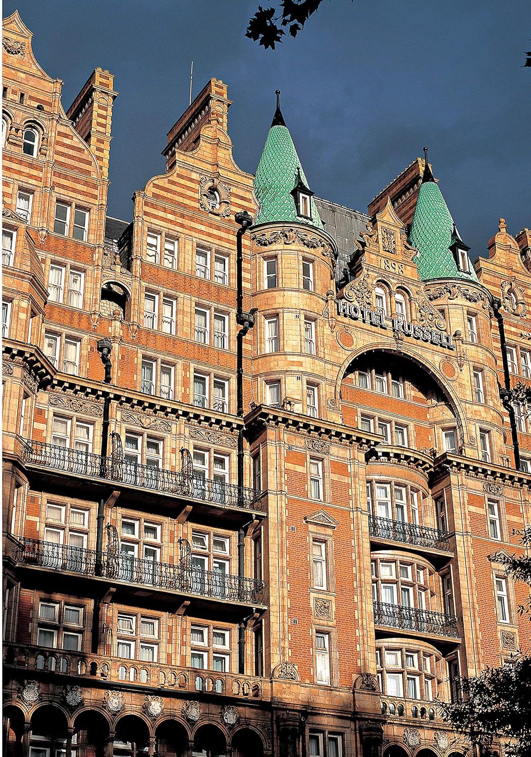 Walking London, Updated Edition: Thirty Original Walks In and Around London (IMM Lifestyle Books) Routes from 2 to 6 Miles with Photos, Complete Maps, & Details of Sites, Public Transport, Pubs & More