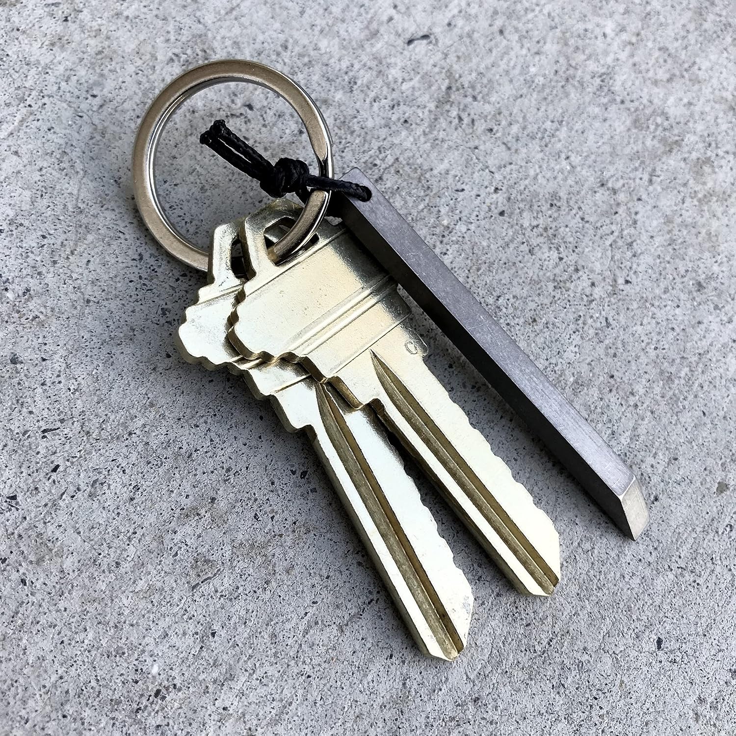 The Mighty Bar Mini- Titanium Keychain Pry Bar, Ultra Minimalist Slim EDC Small Prybar Multitool for your keys, Keyring Pry Tool, Every Day Carry Mini Prybar. Made by Gear Spool